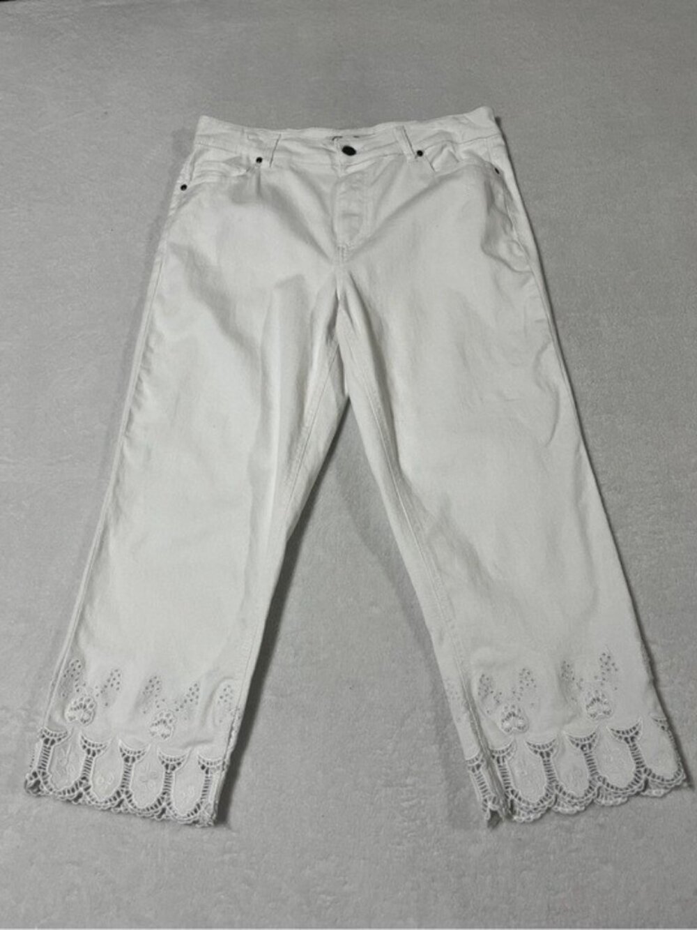 C EST. 1946 White Cropped Jeans Embroidered Scalloped Hem Wide Legs Size 14